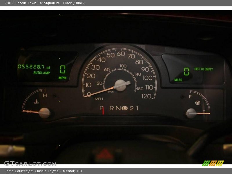 Black / Black 2003 Lincoln Town Car Signature
