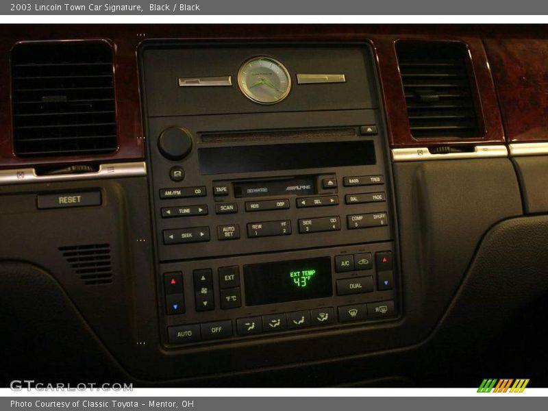 Black / Black 2003 Lincoln Town Car Signature