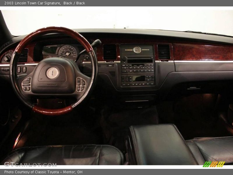 Black / Black 2003 Lincoln Town Car Signature