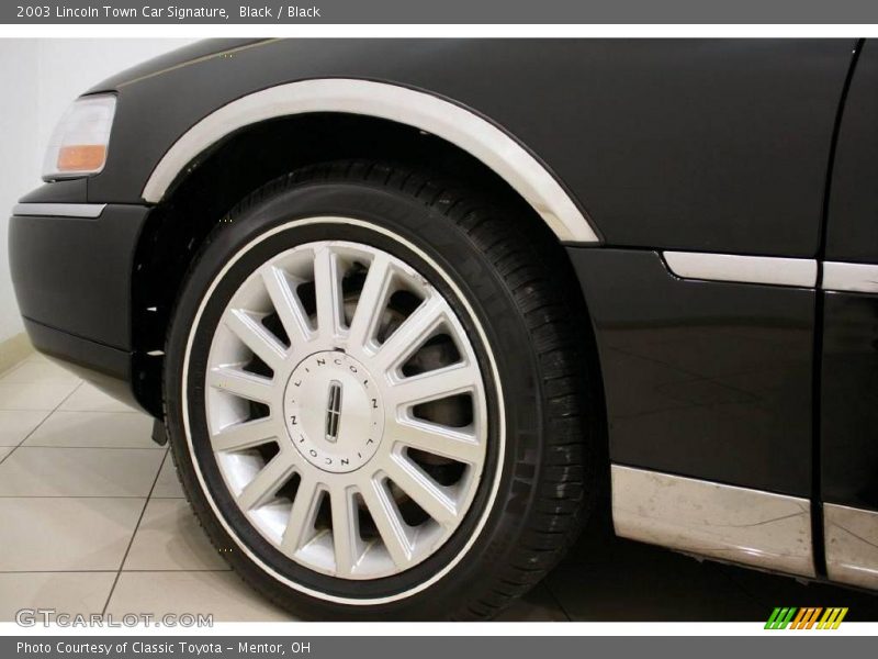 Black / Black 2003 Lincoln Town Car Signature