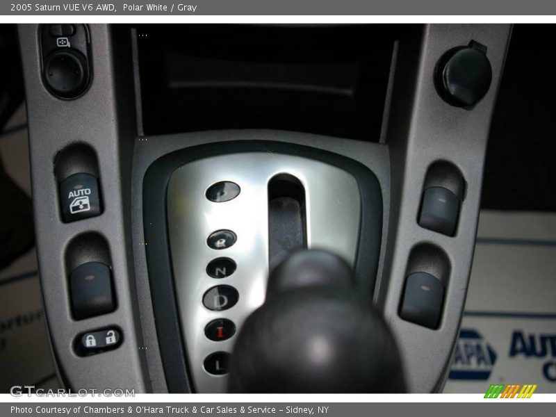 Polar White / Gray 2005 Saturn VUE V6 AWD