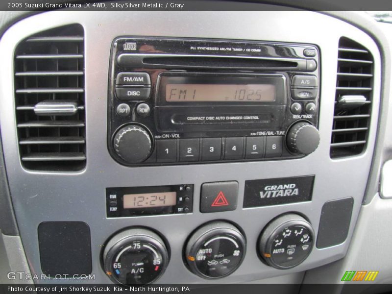 Silky Silver Metallic / Gray 2005 Suzuki Grand Vitara LX 4WD