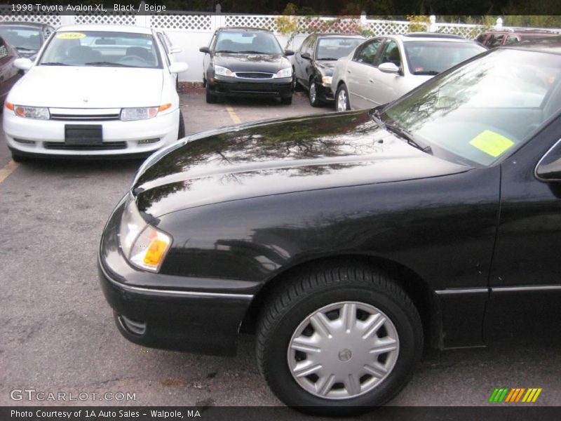Black / Beige 1998 Toyota Avalon XL