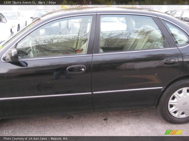 Black / Beige 1998 Toyota Avalon XL