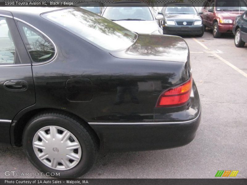 Black / Beige 1998 Toyota Avalon XL