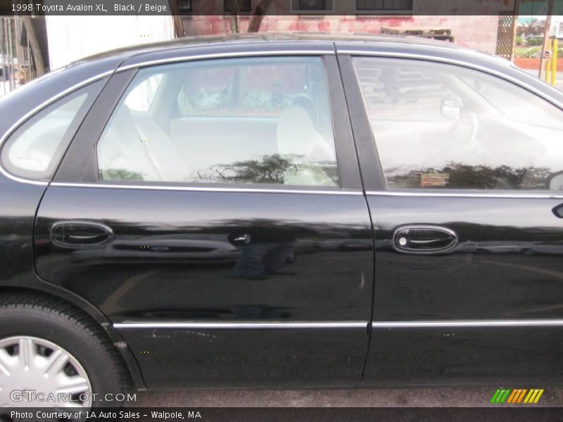 Black / Beige 1998 Toyota Avalon XL
