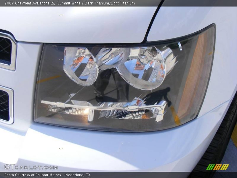 Summit White / Dark Titanium/Light Titanium 2007 Chevrolet Avalanche LS