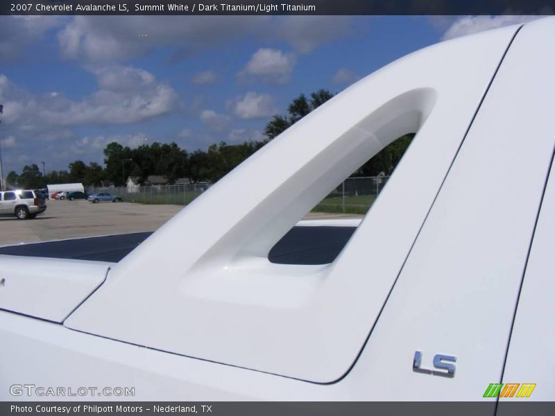 Summit White / Dark Titanium/Light Titanium 2007 Chevrolet Avalanche LS