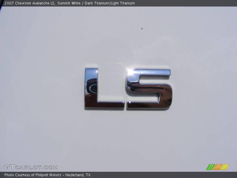 Summit White / Dark Titanium/Light Titanium 2007 Chevrolet Avalanche LS