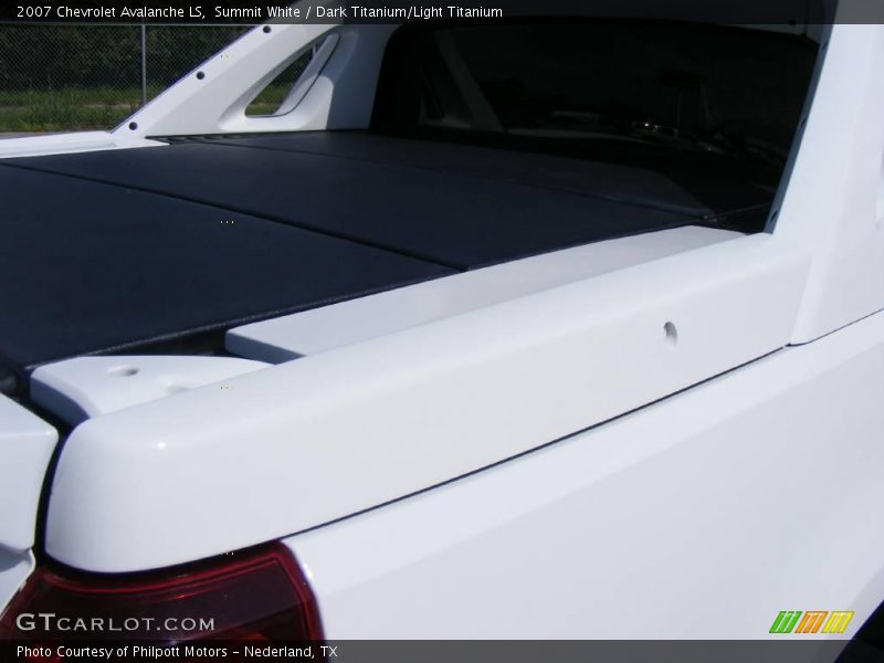 Summit White / Dark Titanium/Light Titanium 2007 Chevrolet Avalanche LS