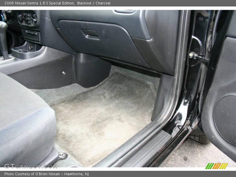 Blackout / Charcoal 2006 Nissan Sentra 1.8 S Special Edition