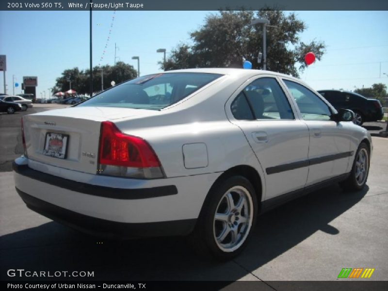 White / Taupe/Light Taupe 2001 Volvo S60 T5