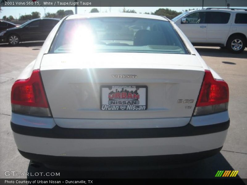 White / Taupe/Light Taupe 2001 Volvo S60 T5