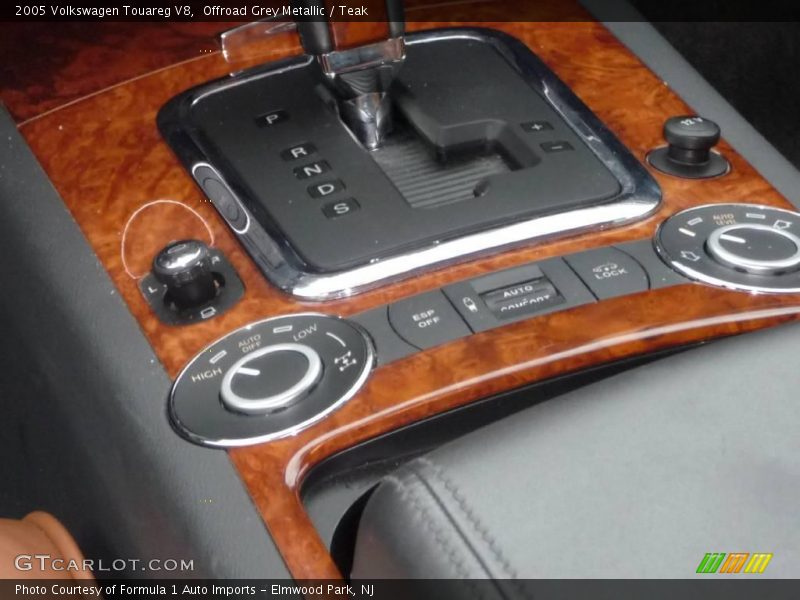 Offroad Grey Metallic / Teak 2005 Volkswagen Touareg V8