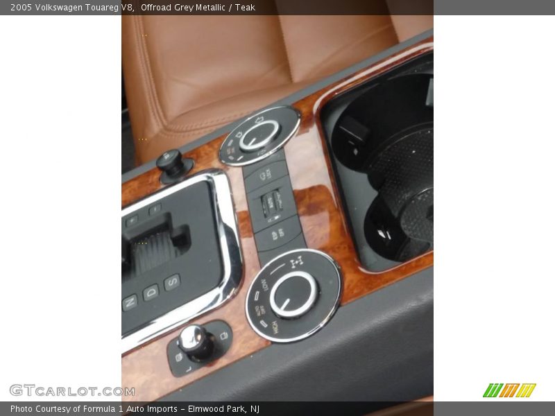 Offroad Grey Metallic / Teak 2005 Volkswagen Touareg V8