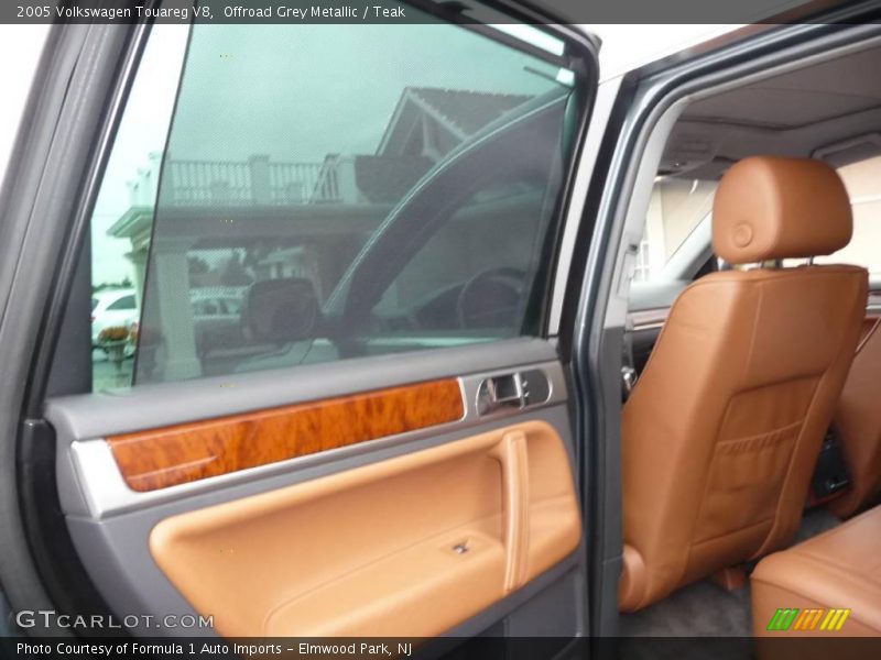 Offroad Grey Metallic / Teak 2005 Volkswagen Touareg V8
