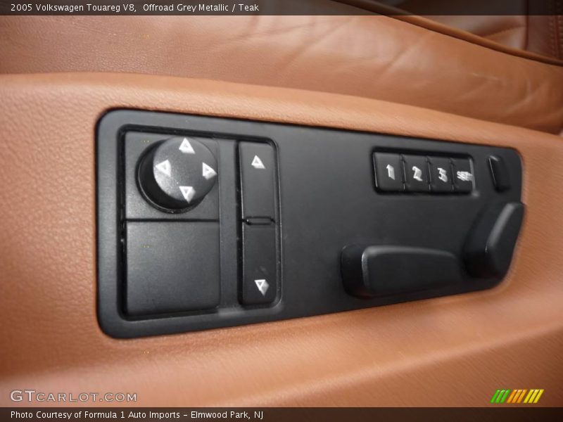 Offroad Grey Metallic / Teak 2005 Volkswagen Touareg V8