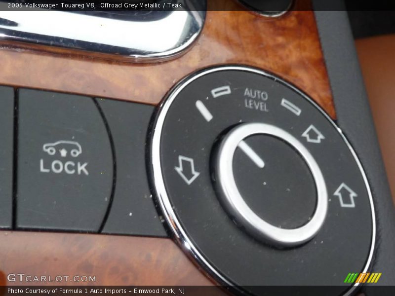 Offroad Grey Metallic / Teak 2005 Volkswagen Touareg V8