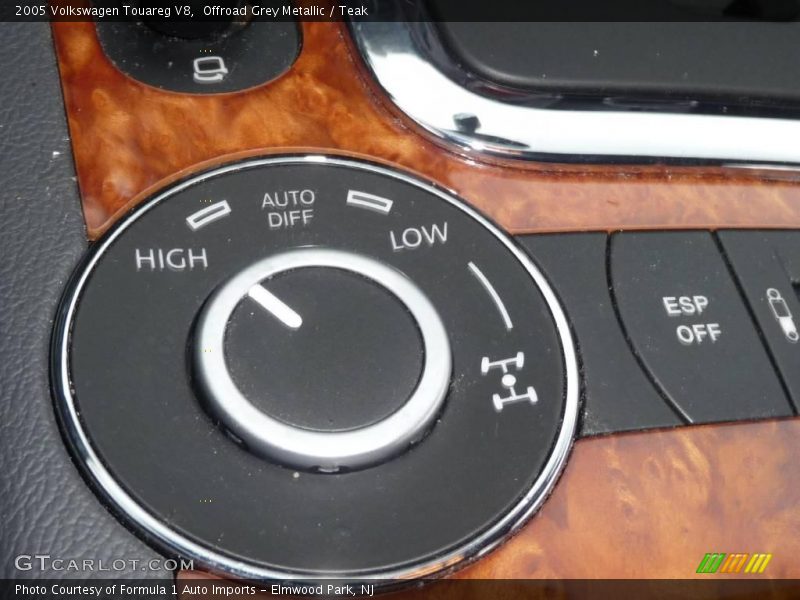 Offroad Grey Metallic / Teak 2005 Volkswagen Touareg V8