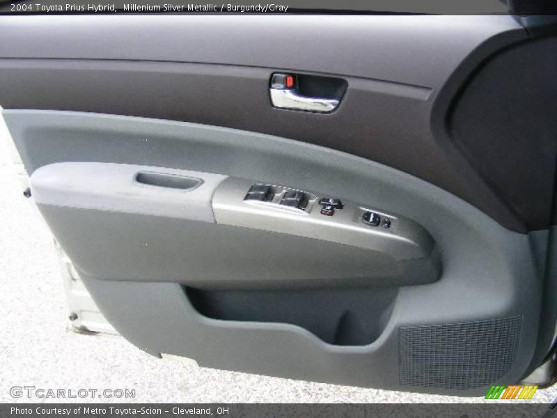Millenium Silver Metallic / Burgundy/Gray 2004 Toyota Prius Hybrid
