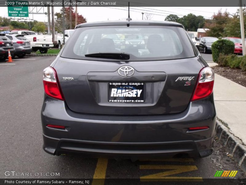 Magnetic Gray Metallic / Dark Charcoal 2009 Toyota Matrix S