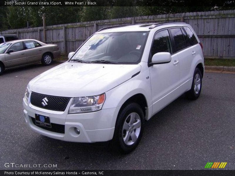 White Pearl / Black 2007 Suzuki Grand Vitara XSport