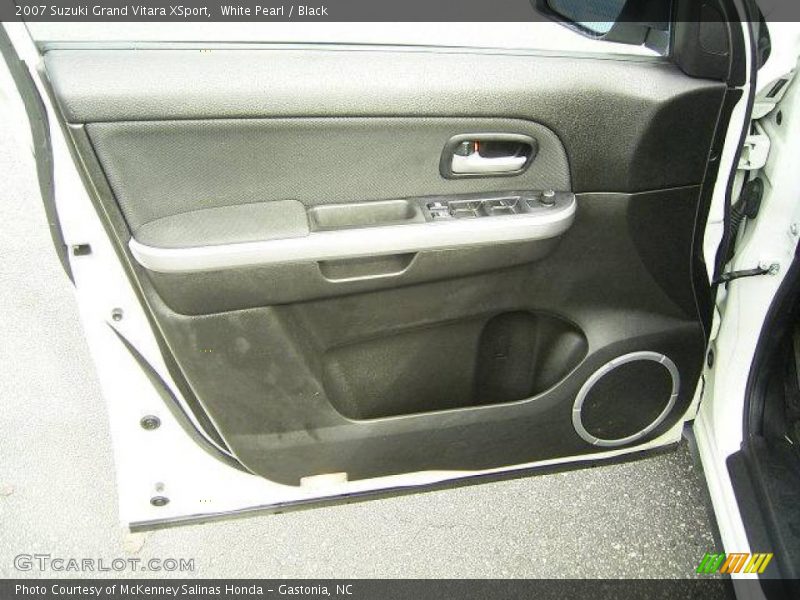 White Pearl / Black 2007 Suzuki Grand Vitara XSport