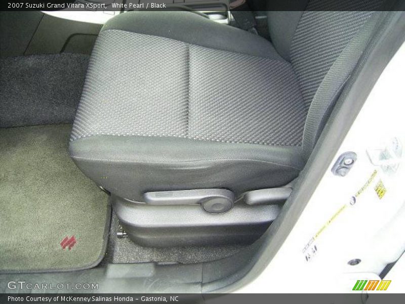 White Pearl / Black 2007 Suzuki Grand Vitara XSport