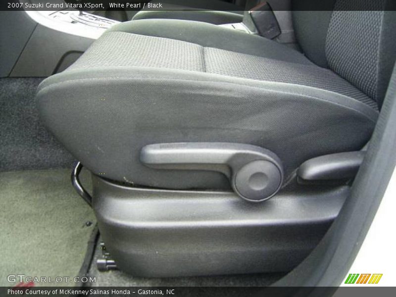White Pearl / Black 2007 Suzuki Grand Vitara XSport