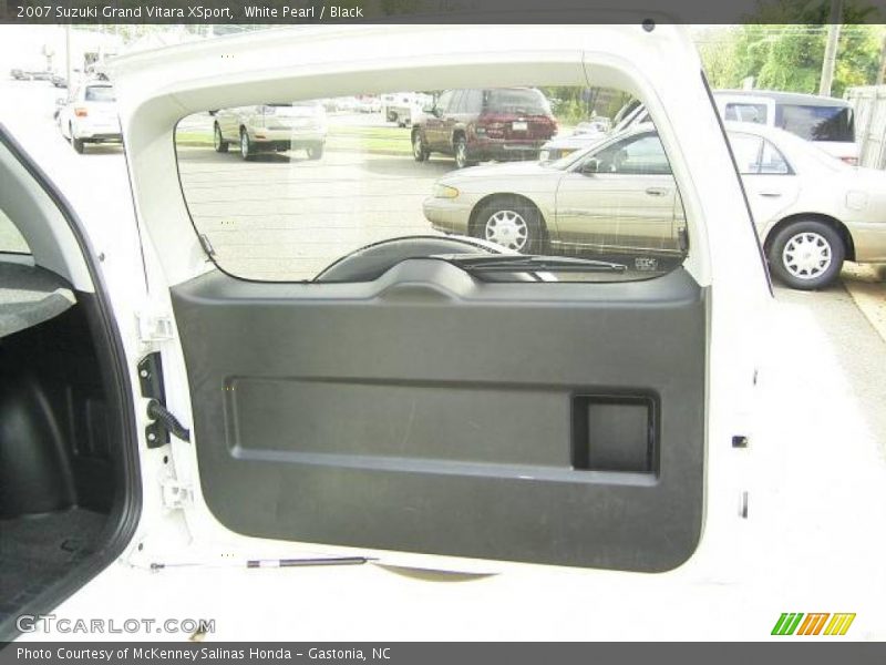 White Pearl / Black 2007 Suzuki Grand Vitara XSport
