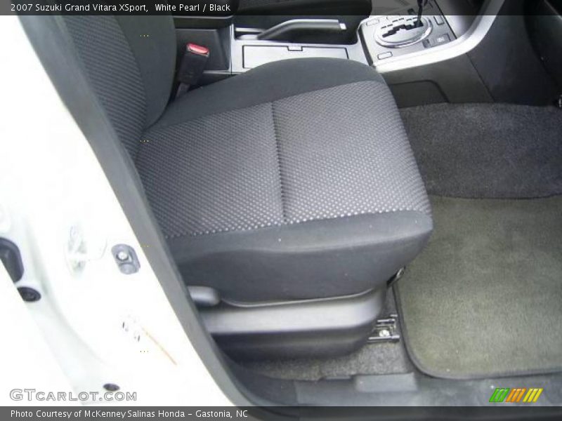 White Pearl / Black 2007 Suzuki Grand Vitara XSport