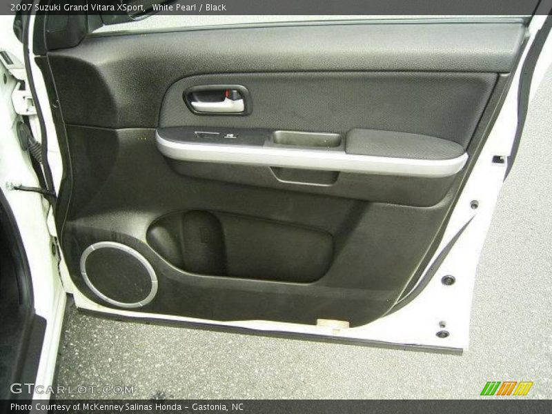 White Pearl / Black 2007 Suzuki Grand Vitara XSport
