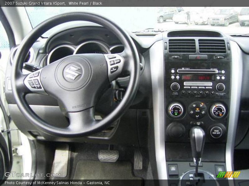 White Pearl / Black 2007 Suzuki Grand Vitara XSport