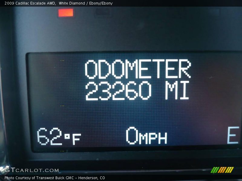 White Diamond / Ebony/Ebony 2009 Cadillac Escalade AWD