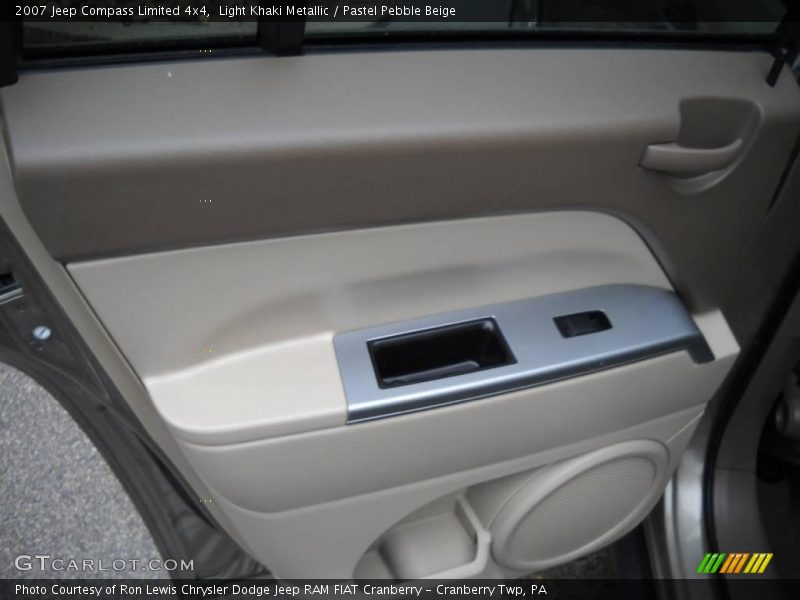 Light Khaki Metallic / Pastel Pebble Beige 2007 Jeep Compass Limited 4x4
