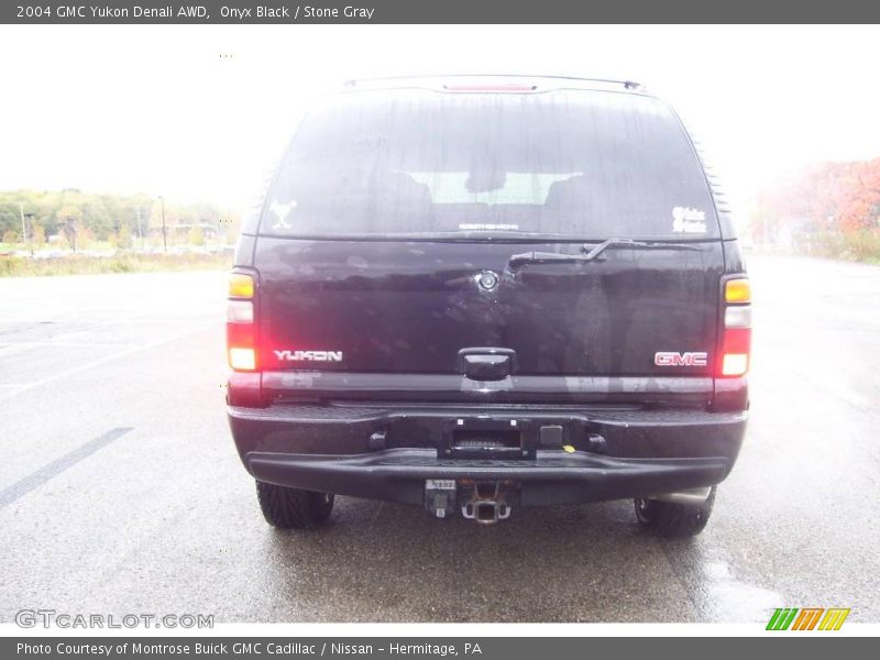 Onyx Black / Stone Gray 2004 GMC Yukon Denali AWD