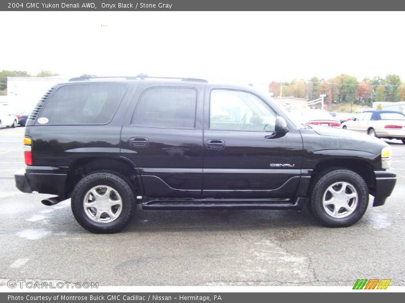 Onyx Black / Stone Gray 2004 GMC Yukon Denali AWD