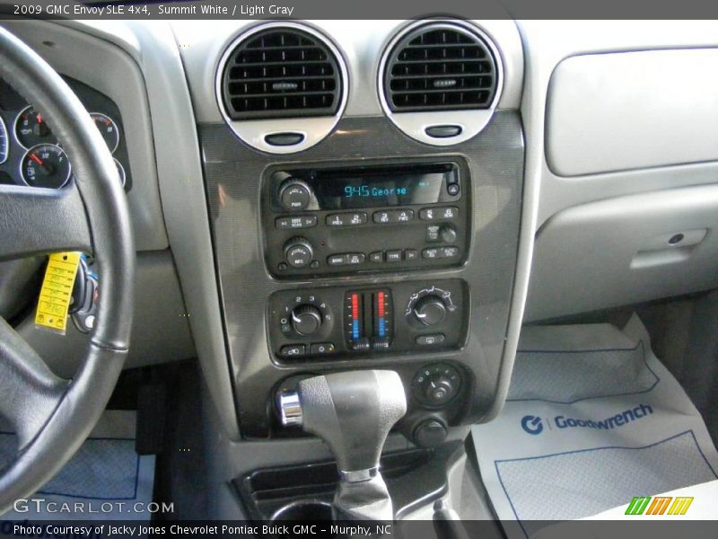 Summit White / Light Gray 2009 GMC Envoy SLE 4x4