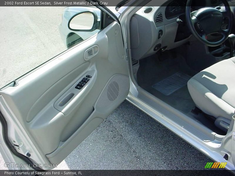 Silver Frost Metallic / Dark Gray 2002 Ford Escort SE Sedan