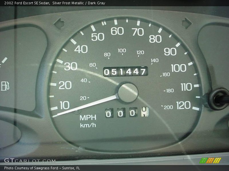 Silver Frost Metallic / Dark Gray 2002 Ford Escort SE Sedan