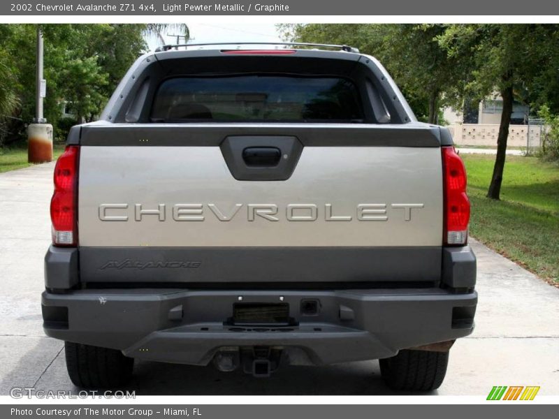 Light Pewter Metallic / Graphite 2002 Chevrolet Avalanche Z71 4x4