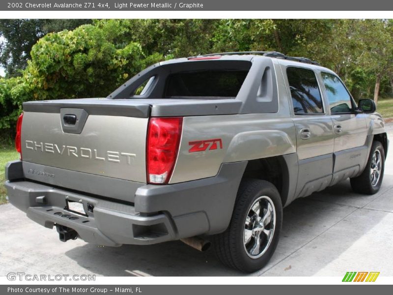 Light Pewter Metallic / Graphite 2002 Chevrolet Avalanche Z71 4x4