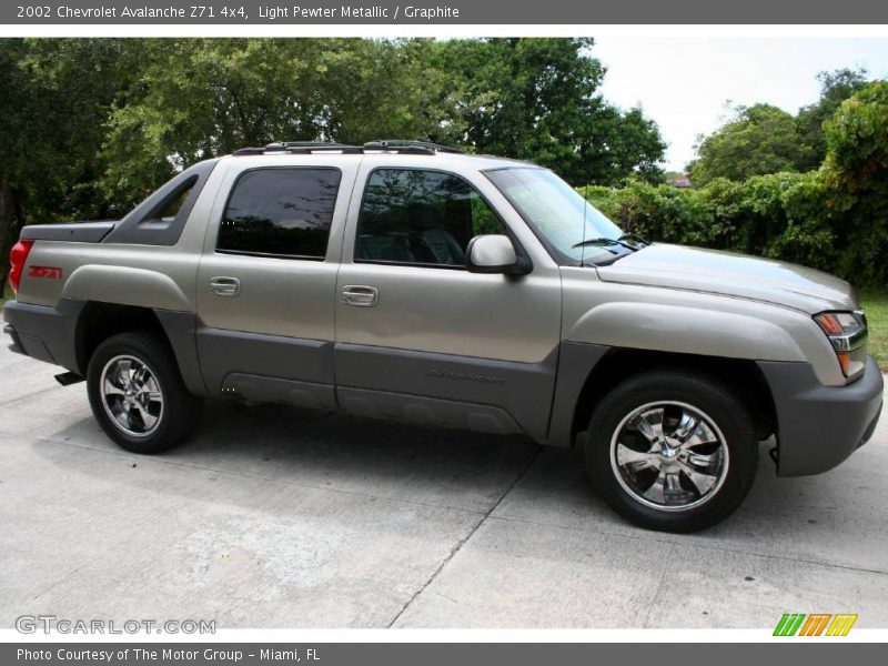 Light Pewter Metallic / Graphite 2002 Chevrolet Avalanche Z71 4x4