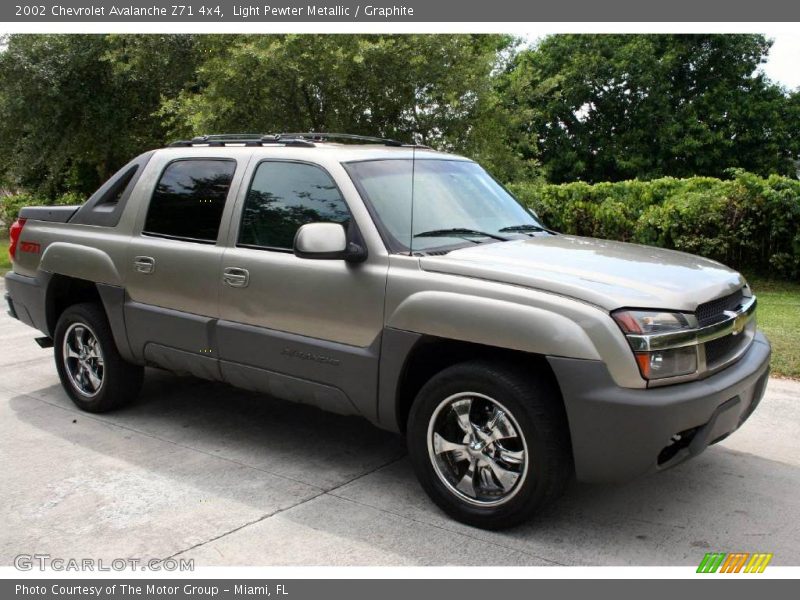 Light Pewter Metallic / Graphite 2002 Chevrolet Avalanche Z71 4x4