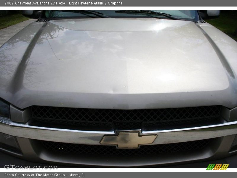 Light Pewter Metallic / Graphite 2002 Chevrolet Avalanche Z71 4x4