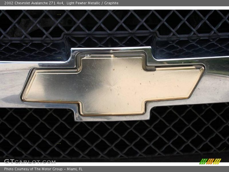 Light Pewter Metallic / Graphite 2002 Chevrolet Avalanche Z71 4x4