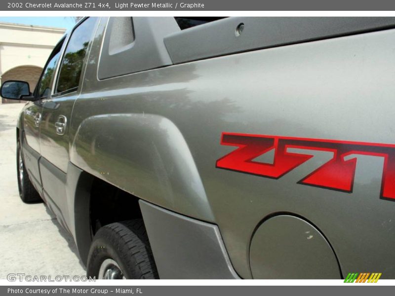 Light Pewter Metallic / Graphite 2002 Chevrolet Avalanche Z71 4x4