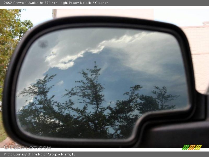 Light Pewter Metallic / Graphite 2002 Chevrolet Avalanche Z71 4x4