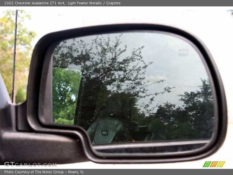 Light Pewter Metallic / Graphite 2002 Chevrolet Avalanche Z71 4x4