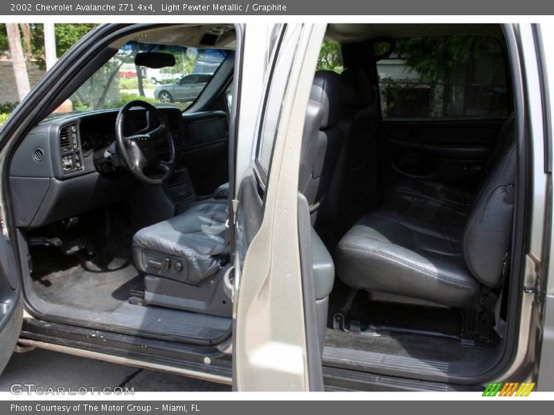 Light Pewter Metallic / Graphite 2002 Chevrolet Avalanche Z71 4x4